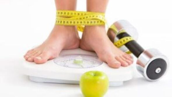 Da biste spriječili razvoj proširenih vena, morate se boriti s viškom kilograma i pravilno jesti.